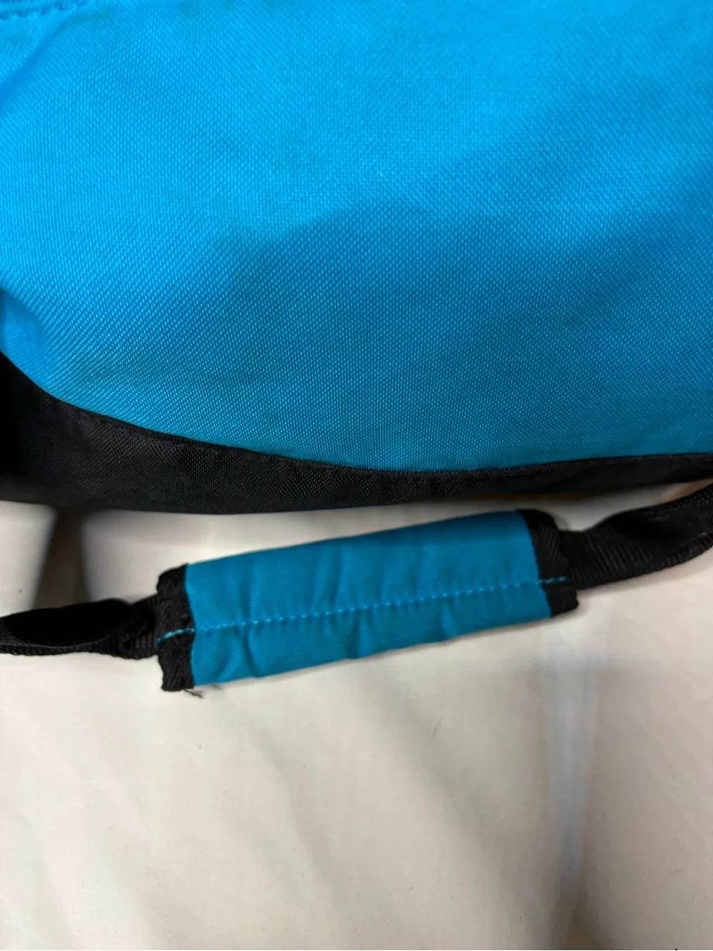 Nike Men’s Blue & Neon Yellow Duffel Bag With Side Pockets and Shoulder Strap